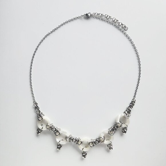 Mother-of-pearl and silver medieval princess chain mail necklace - Picture 6 of 9